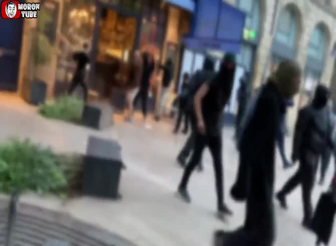 Video :Extremist leftists assault Bordeaux bar Le Saint-Projet